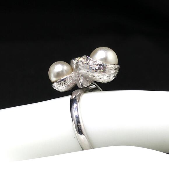 Sarah Coventry "Dawn" Faux Pearl Ring, Silver Tone, 1970s - Picture 4 of 10